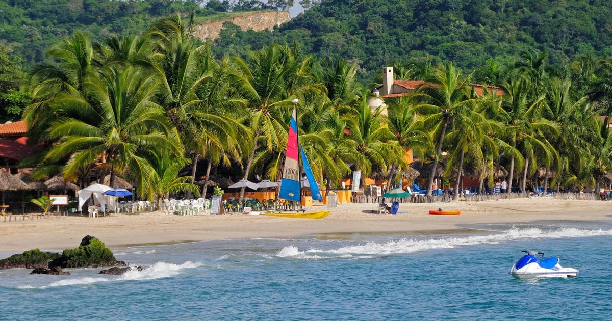 Zihuatanejo pesquero: Caletas donde comen los locales